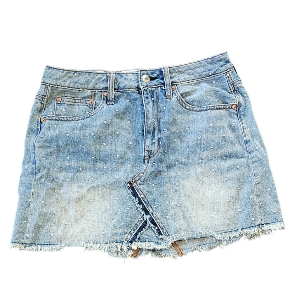 American Eagle Outfitters Distressed Denim Mini‎ Skirt with Polka Dots Size 6